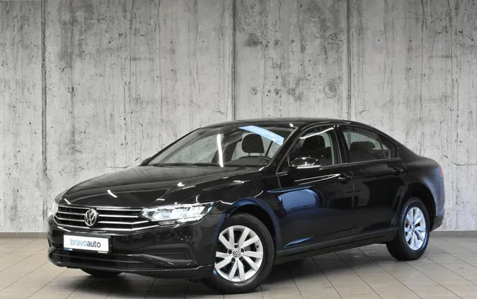 wielkopolskie Volkswagen Passat cena 86800 przebieg: 81785, rok produkcji 2020 z Władysławowo